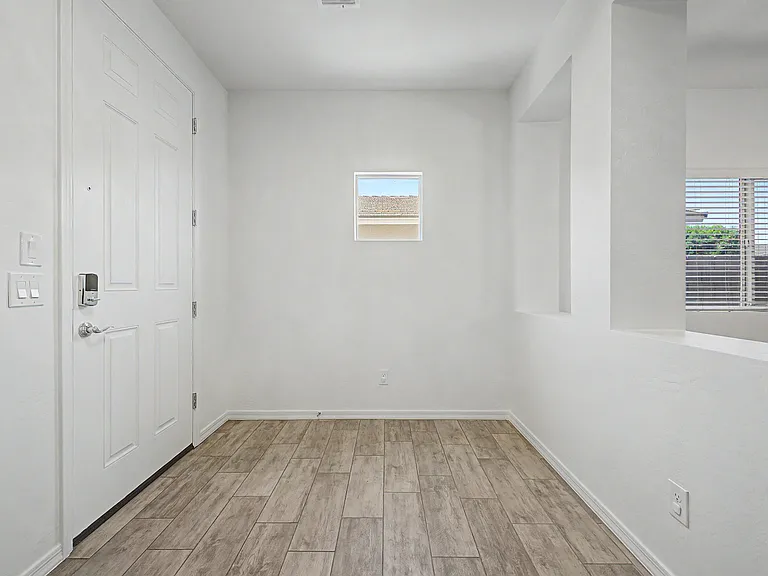 1360 W Joshua Tree Ave — Photo 6