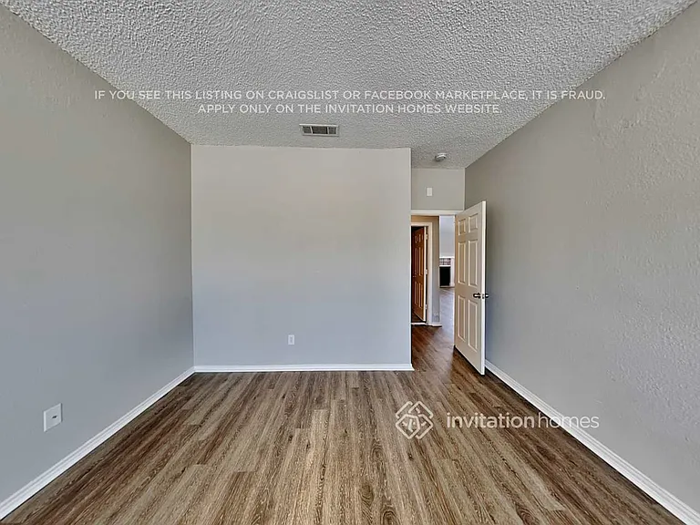 2317 Roanoke Cir — Photo 9