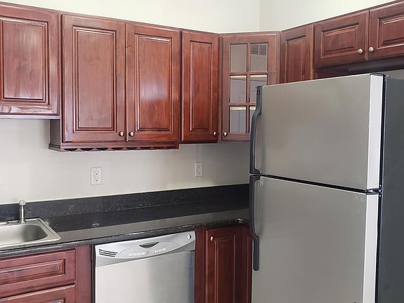 2nd image of 372 Pacific Ave #2