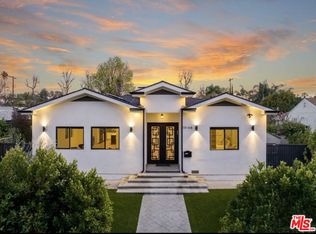 19148 Oxnard St, Tarzana, CA 91356