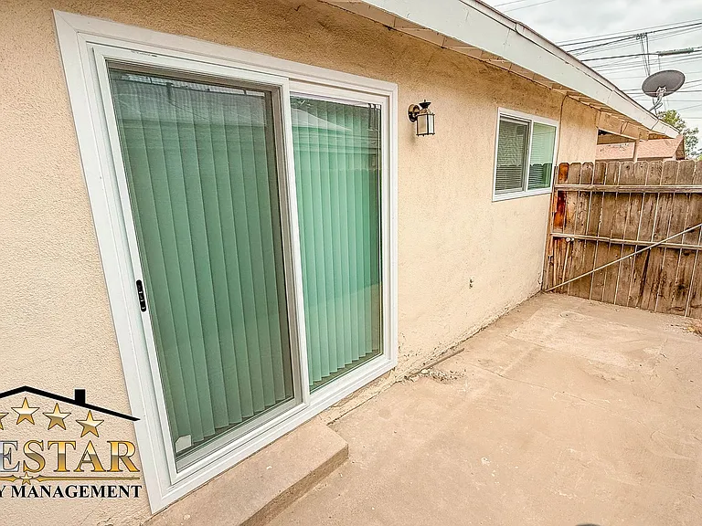 609 Grace St — Photo 16