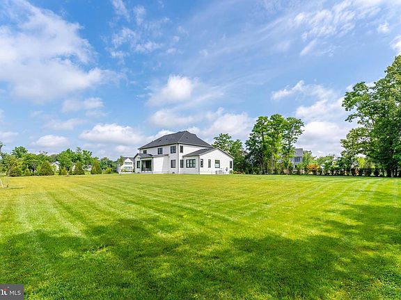 5th image of 665 Stratford Hill Ct