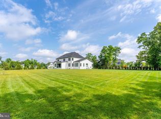665 Stratford Hill Ct, Great Falls, VA 22066