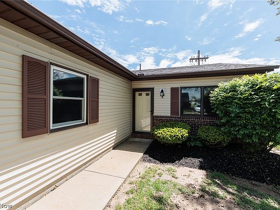 3rd image of 126 Royal Crest Dr Unit E
