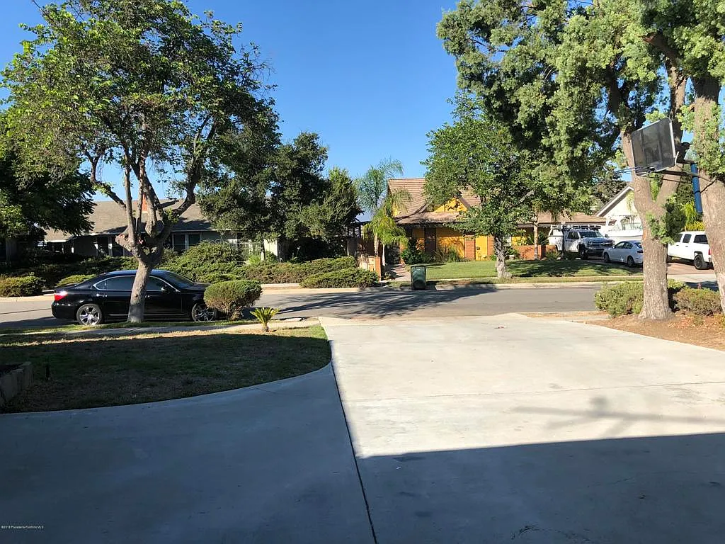 4 bed, 2.0 bath, 1632 sqft, $3,950 — Photo 3