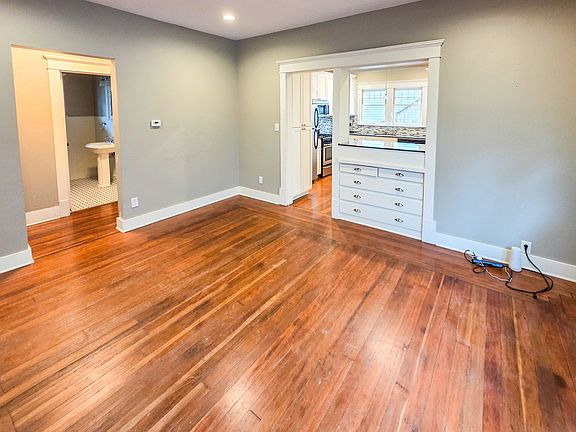 4th image of 1725 Commercial St SE #1725