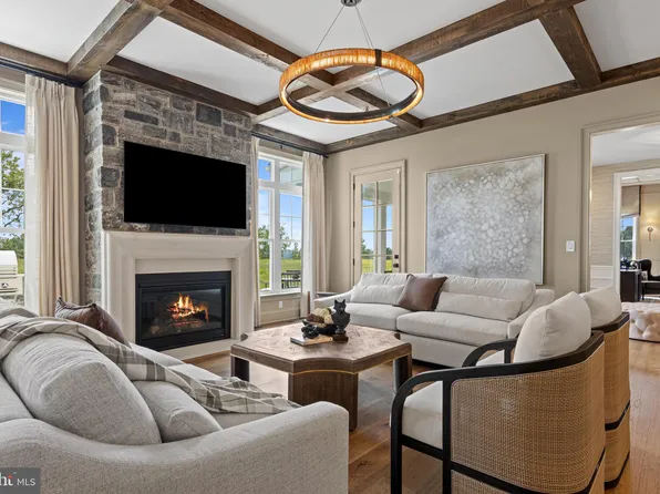 4464 Kleinot Dr, Doylestown, PA 18902