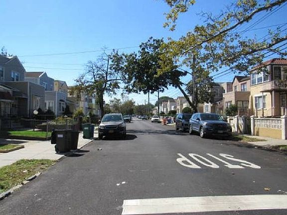 Exterior Neighborhood (street photo)