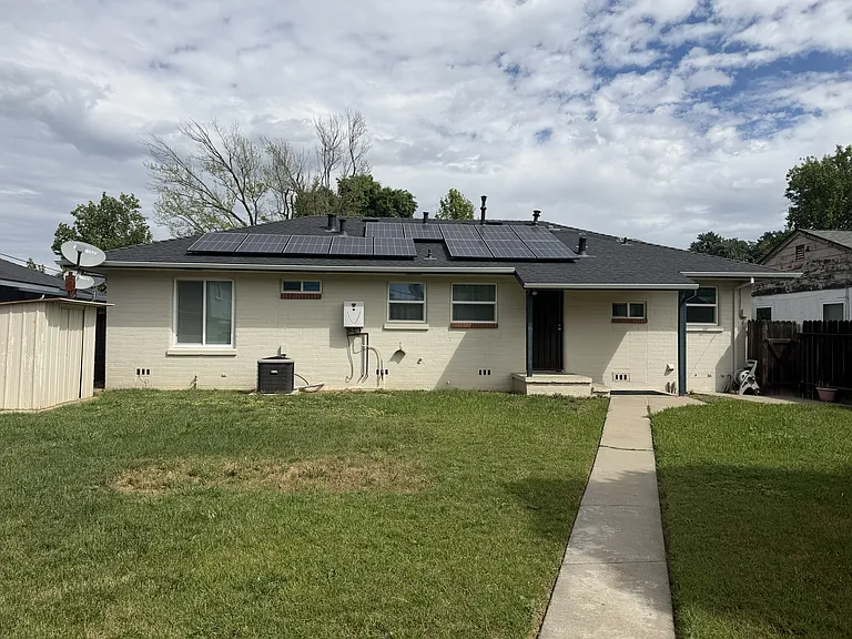 579 W C St — Photo 15
