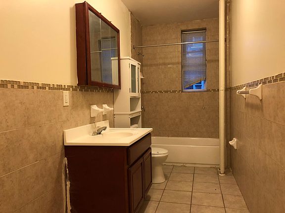 5th image of 11 Gifford Ave APT 1A