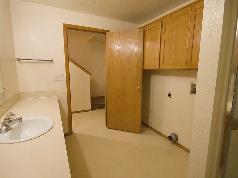 1819 Skyline Ct S — Photo 5