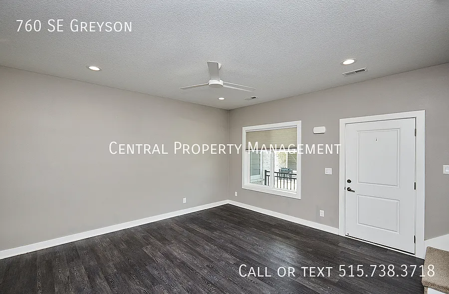 3 Bedrooms and 2 1/2 Bathroom Townhome in Waukee — Photo 2