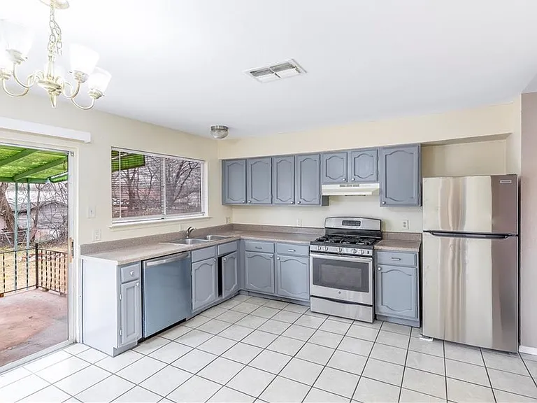 2325 Bendridge Trl — Photo 3