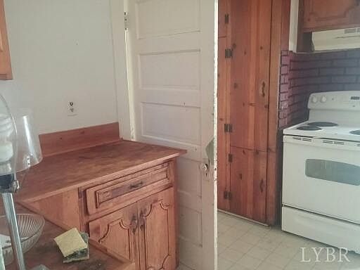 4th image of 309 Essex St
