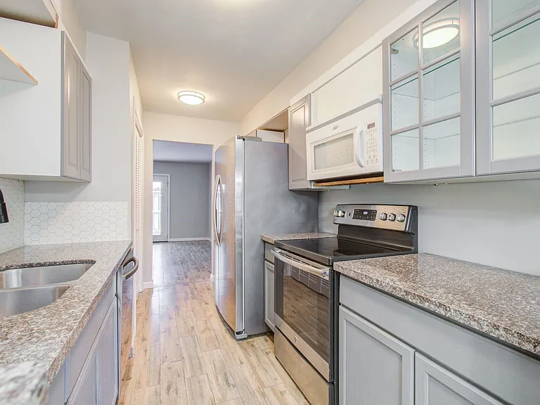 9495 Fondren Rd — Photo 9
