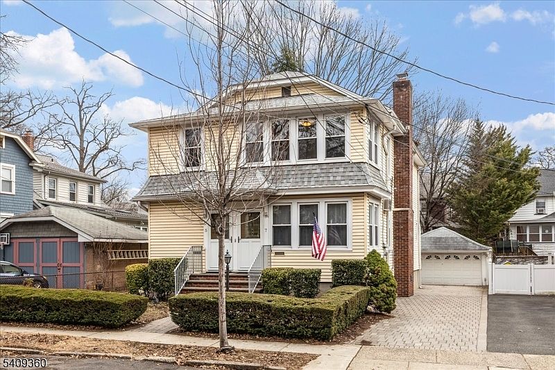 1st image of 7 Delafield Ave