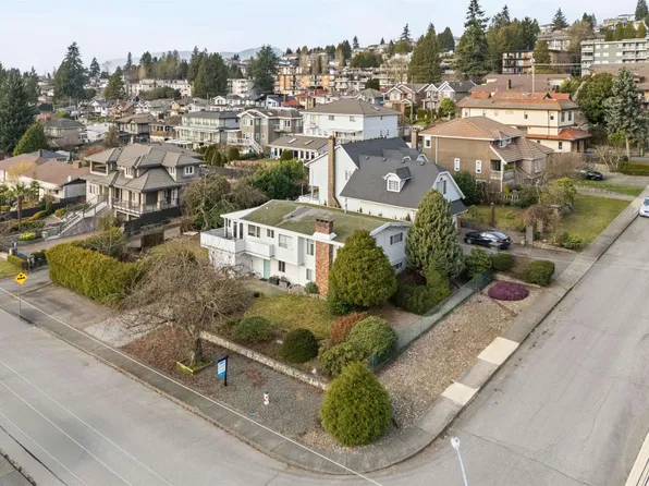 5395 Georgia St, Burnaby, BC V5B 1V3