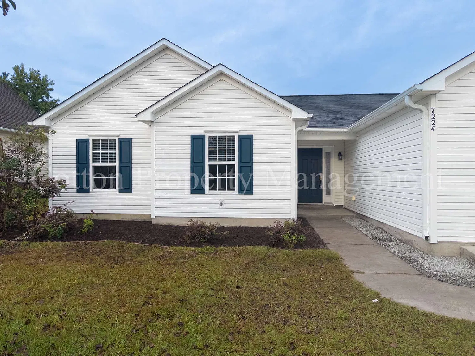 3 bed, 2.0 bath, 1700 sqft, $2,200 — Photo 2