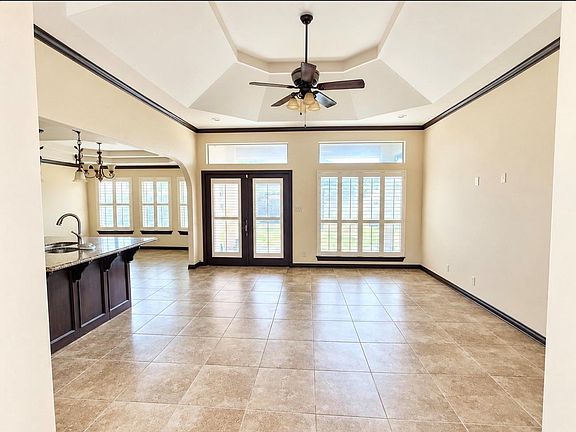 3rd image of 207 Majestic Palm Dr