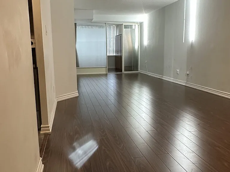633 Bay St #620 — Photo 4