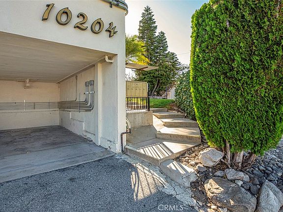 2nd image of 10204 Tujunga Canyon Blvd APT 2