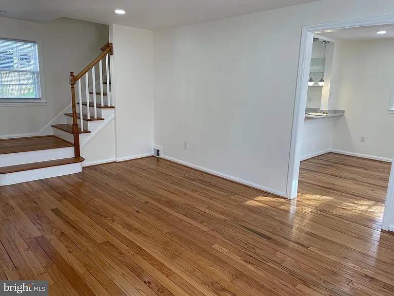 2924 Marshall St — Photo 12
