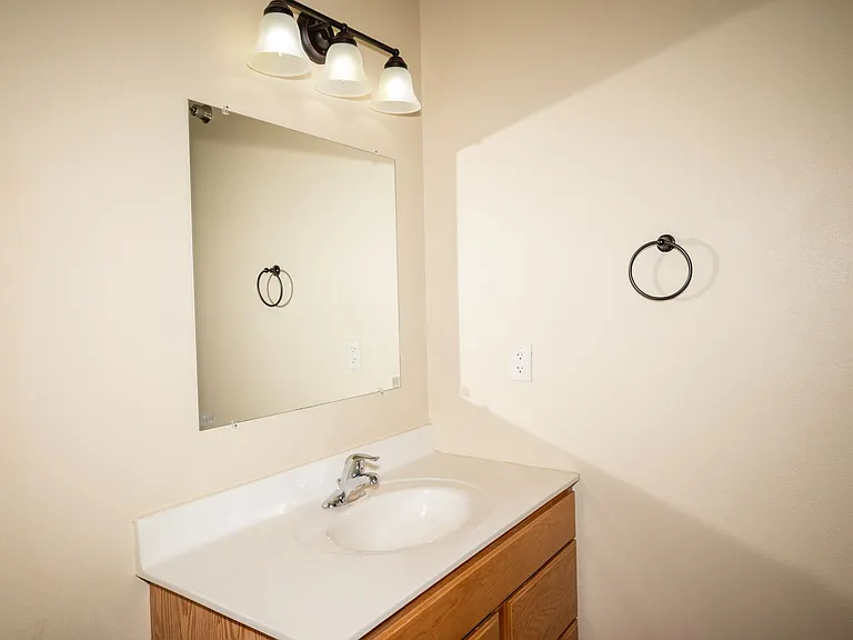 Berry Pointe Luxury Apartments — Photo 18