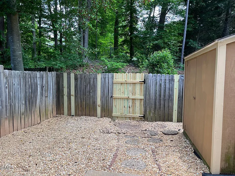 1829 Fox Sterling Dr — Photo 13