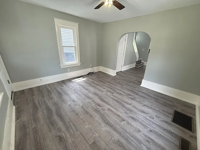 339 S Union Ave — Photo 2