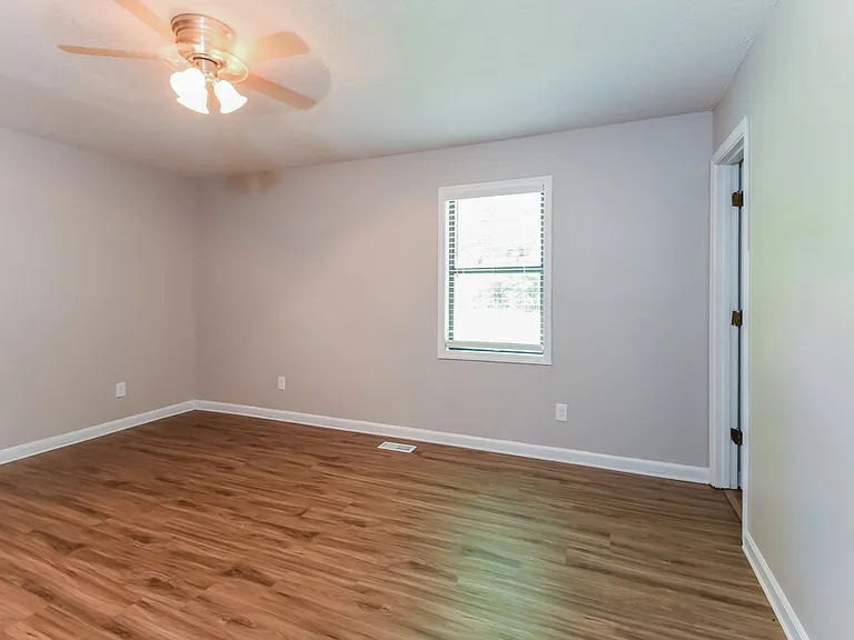 1012 Hicksmil Dr SW — Photo 16