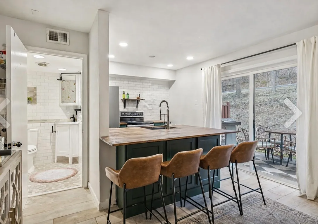2 bed, 1116 sqft, $1,799 — Photo 2
