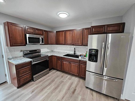 4th image of 310 Magnolia Ter