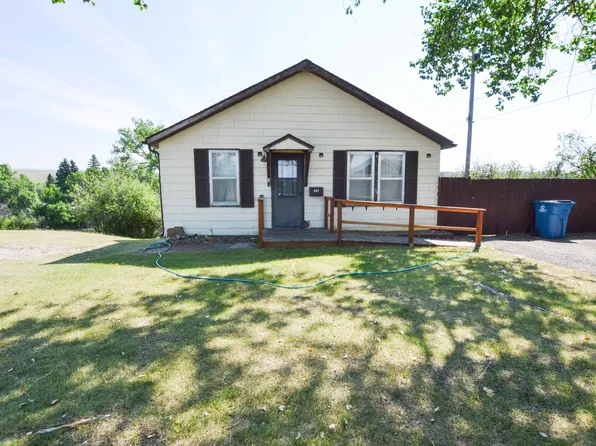 801 Casino Creek Dr, Lewistown, MT 59457