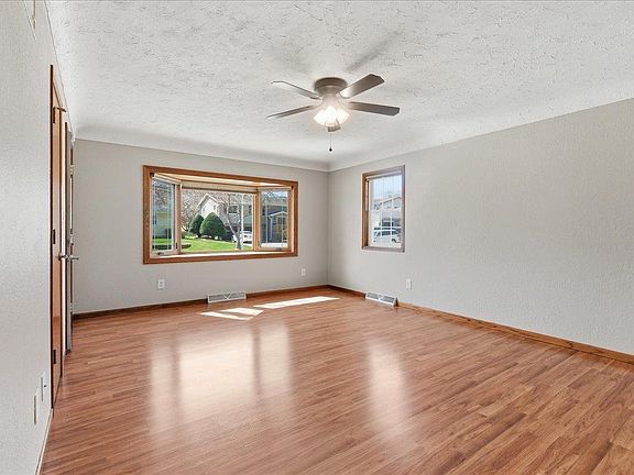 4th image of 1515 W 5th St