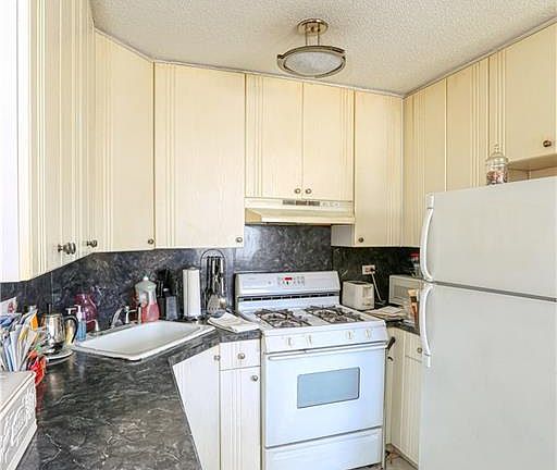 4th image of 333 Pearl St APT 4A