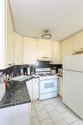 Sold by Remax Real Estate Professionals | media 10