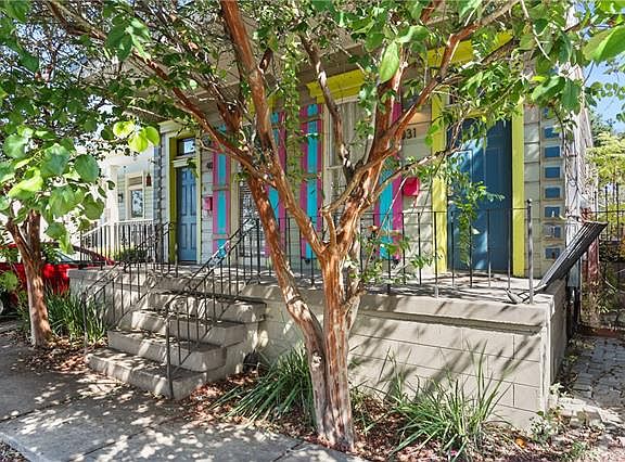 2nd image of 4033 Ulloa St