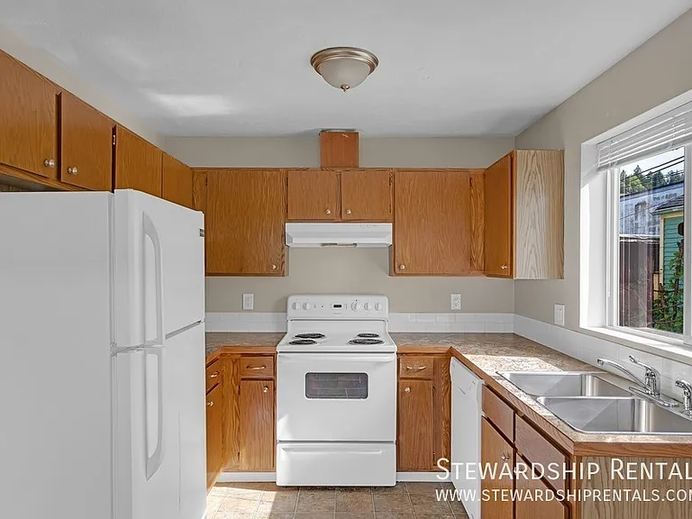 541 Lawrence St #B — Photo 9