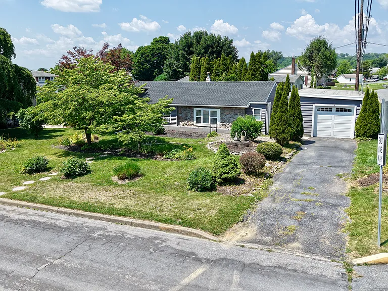 246 Poplar St — Photo 30