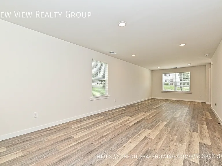 504 12th Ave NE — Photo 13