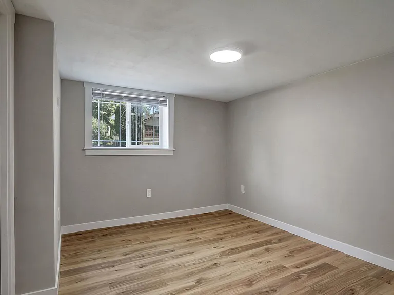 5723 25th Ave NE — Photo 15