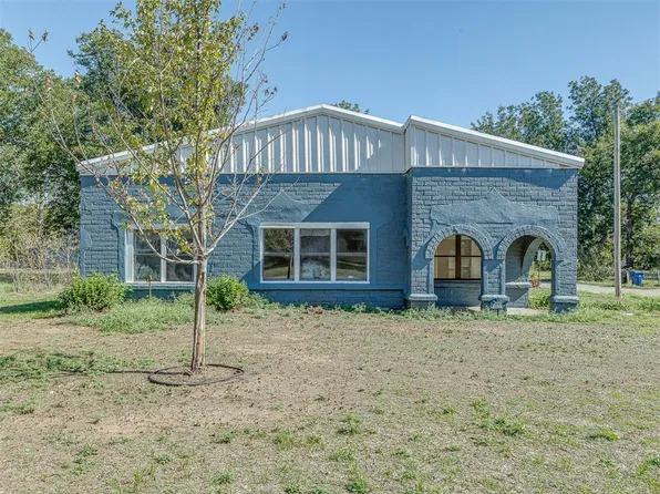 1827 S 20th St, Chickasha, OK 73018