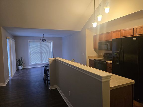 3rd image of 5675 Hampshire Ln #1