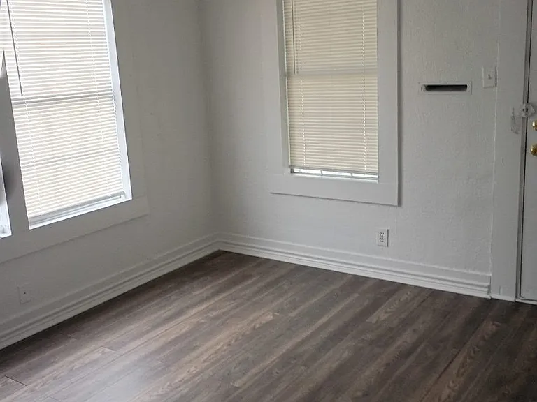 608 S Olive St — Photo 3