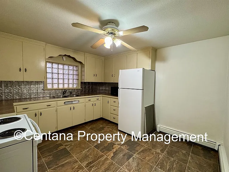 115 E Broadway — Photo 11