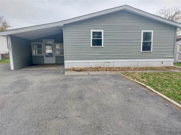 1406 Elderberry Pl, Niagara Falls, NY 14304