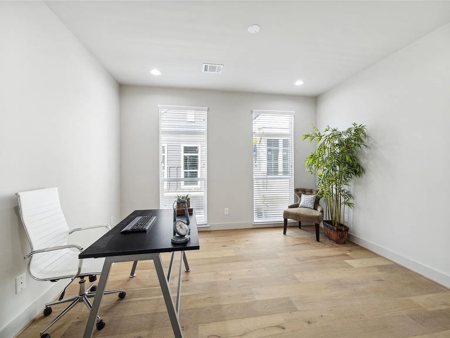 3 bed, 2.5 bath, 1765 sqft, $2,200 — Photo 3