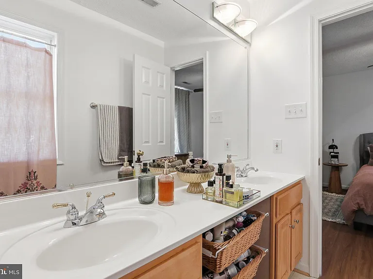 19 Fairview Ave — Photo 31