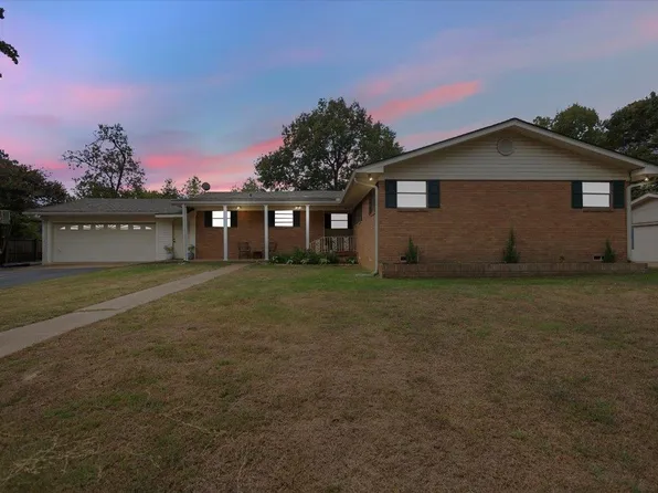 2202 Clayton Ln, Henderson, TX 75652