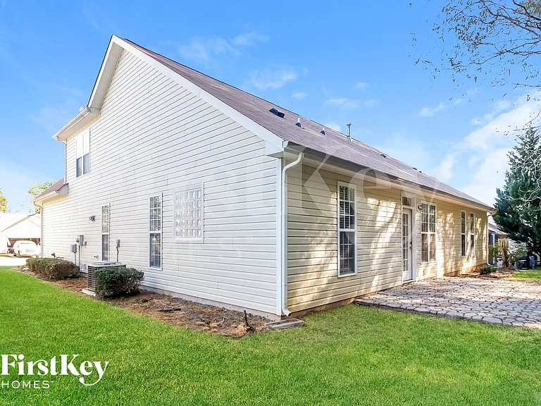 708 Hawthorn Ridge Dr — Photo 17
